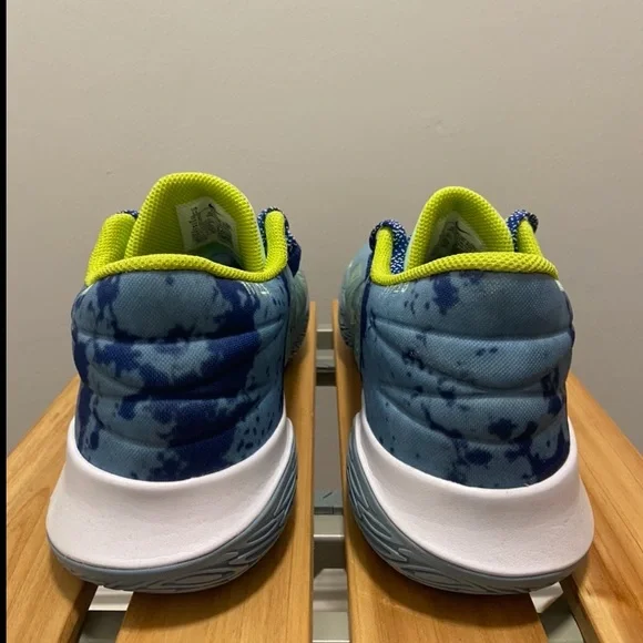 NWT - Kyrie Flytrap V (Unisex) - Picture 4 of 6